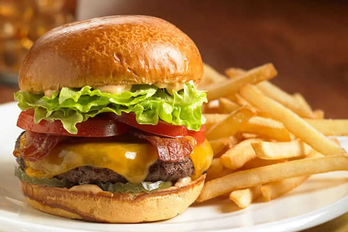 Burger pui/porc/vită meniu